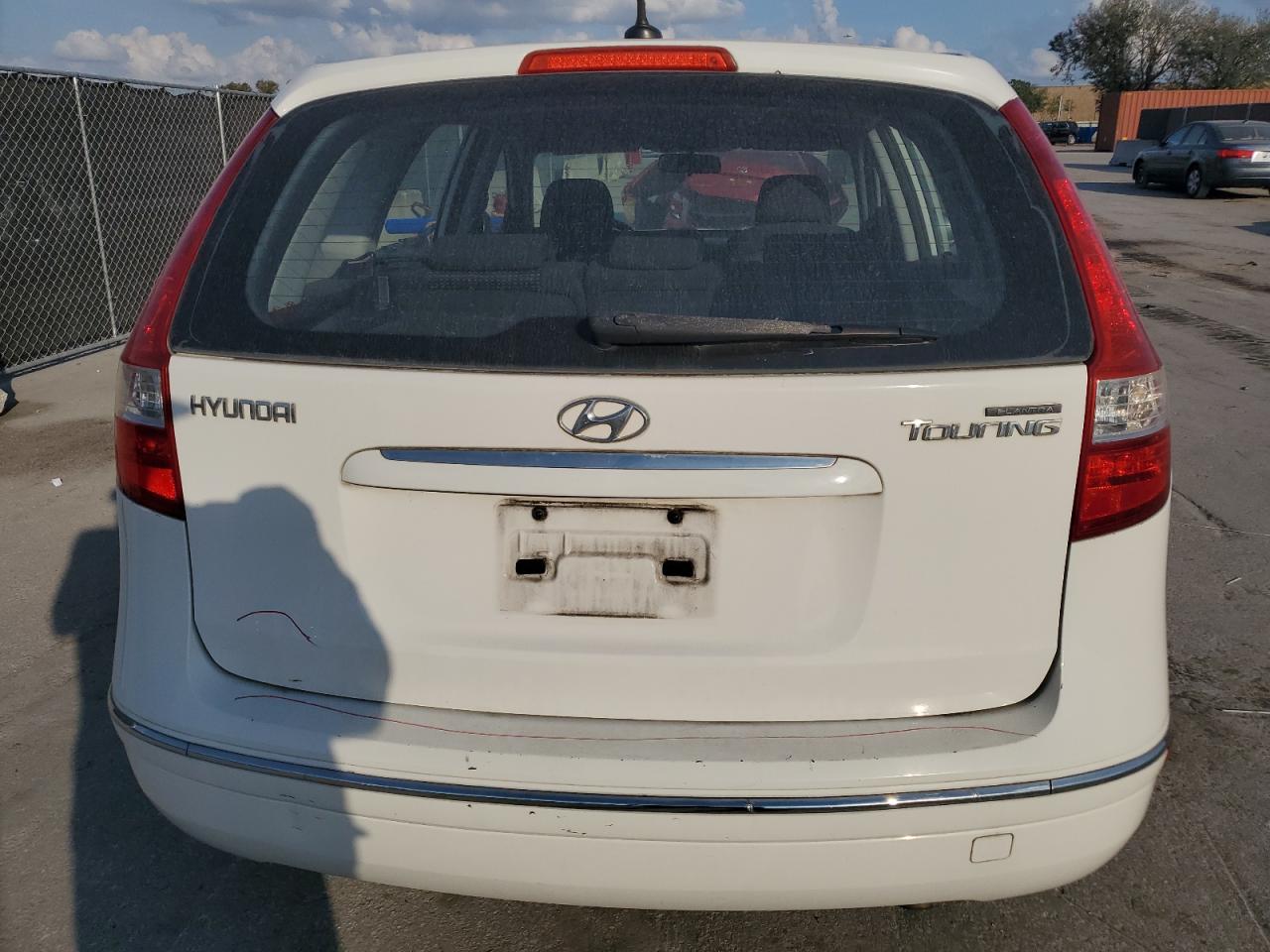 2010 Hyundai Elantra - Image 6