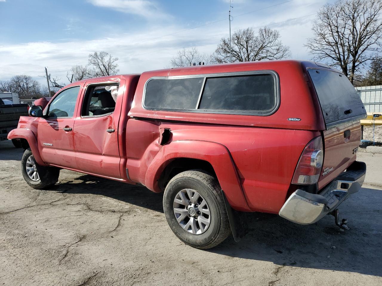 2015 Toyota Tacoma - Image 2