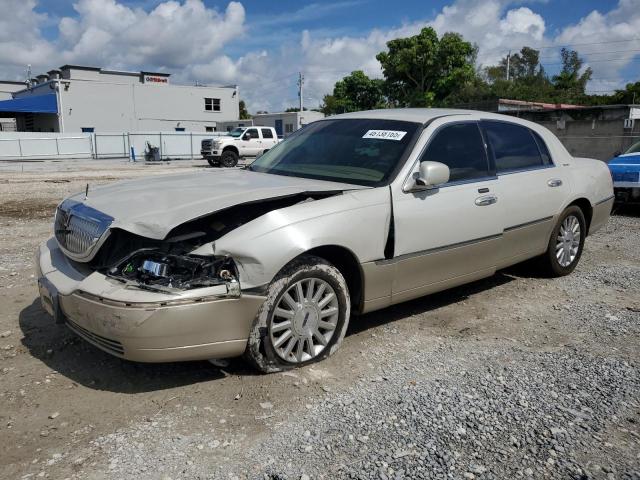 2004 Lincoln Town Car Executive