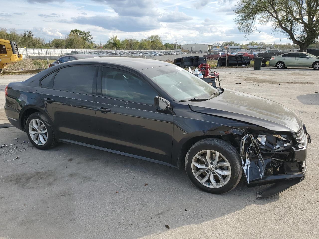 2018 Volkswagen Passat - Image 4