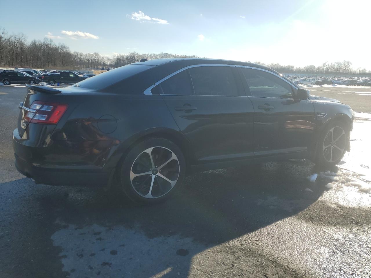 2015 Ford Taurus - Image 3