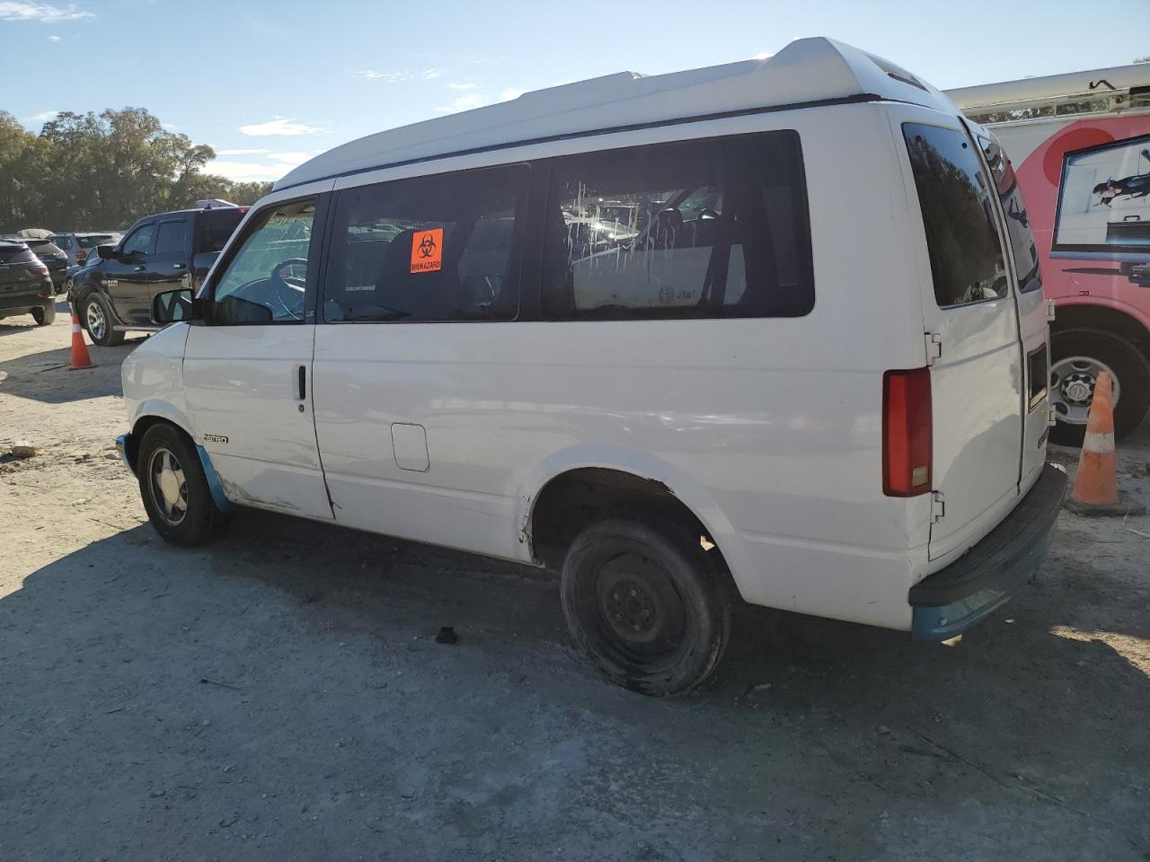 1997 Chevrolet Astro - Image 2