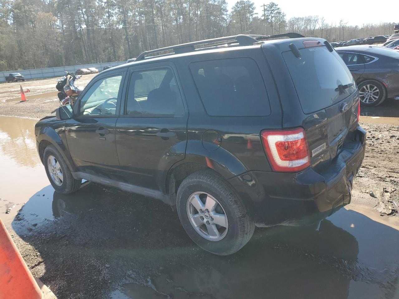 2010 Ford Escape - Image 2