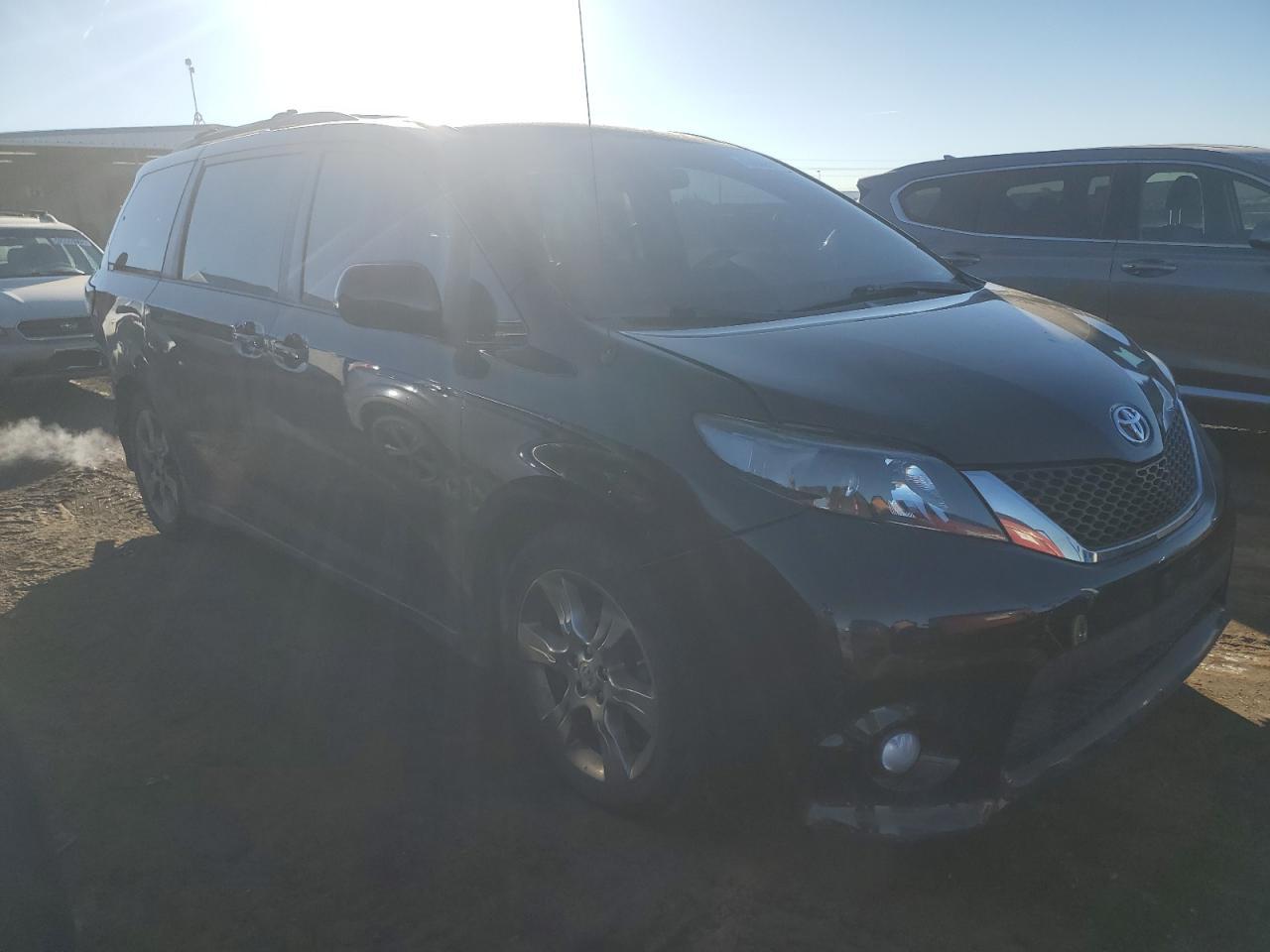 2011 Toyota Sienna - Image 4