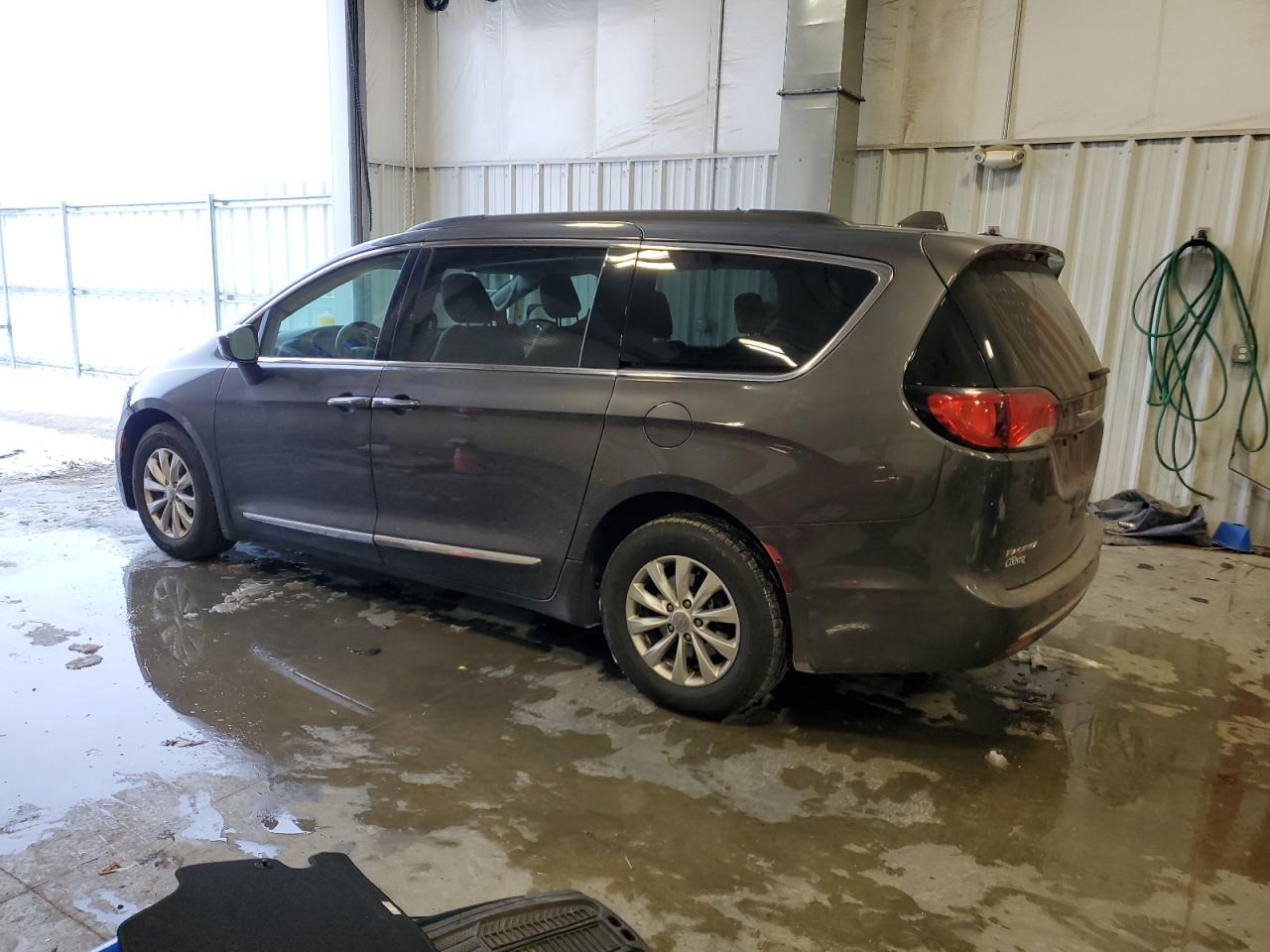 2017 Chrysler Pacifica - Image 2