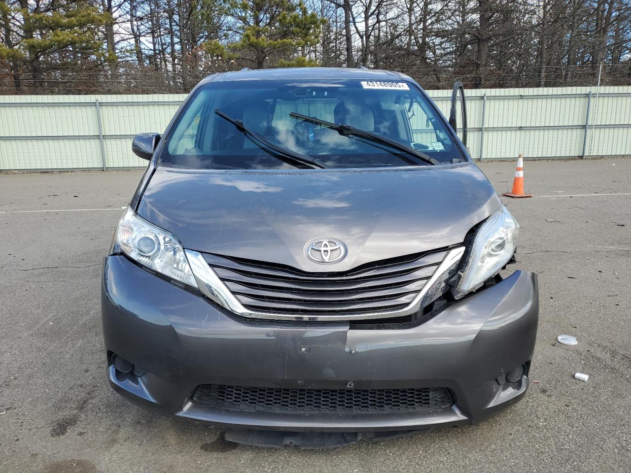 2017 Toyota Sienna - Image 5