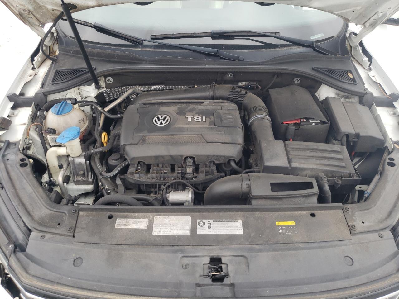 2017 Volkswagen Passat - Image 11