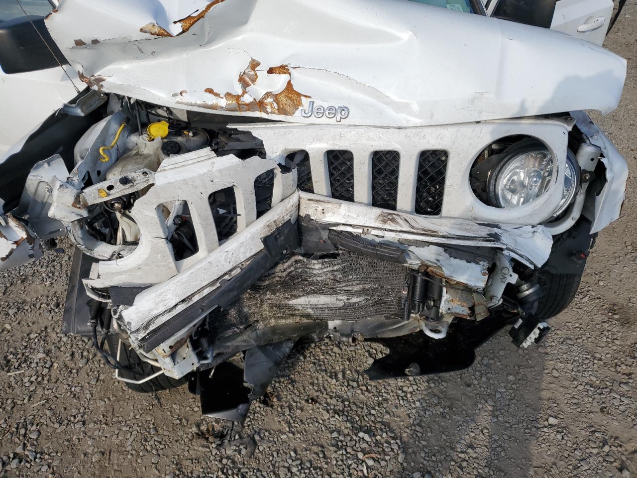 2015 Jeep Liberty (Patriot) - Image 14