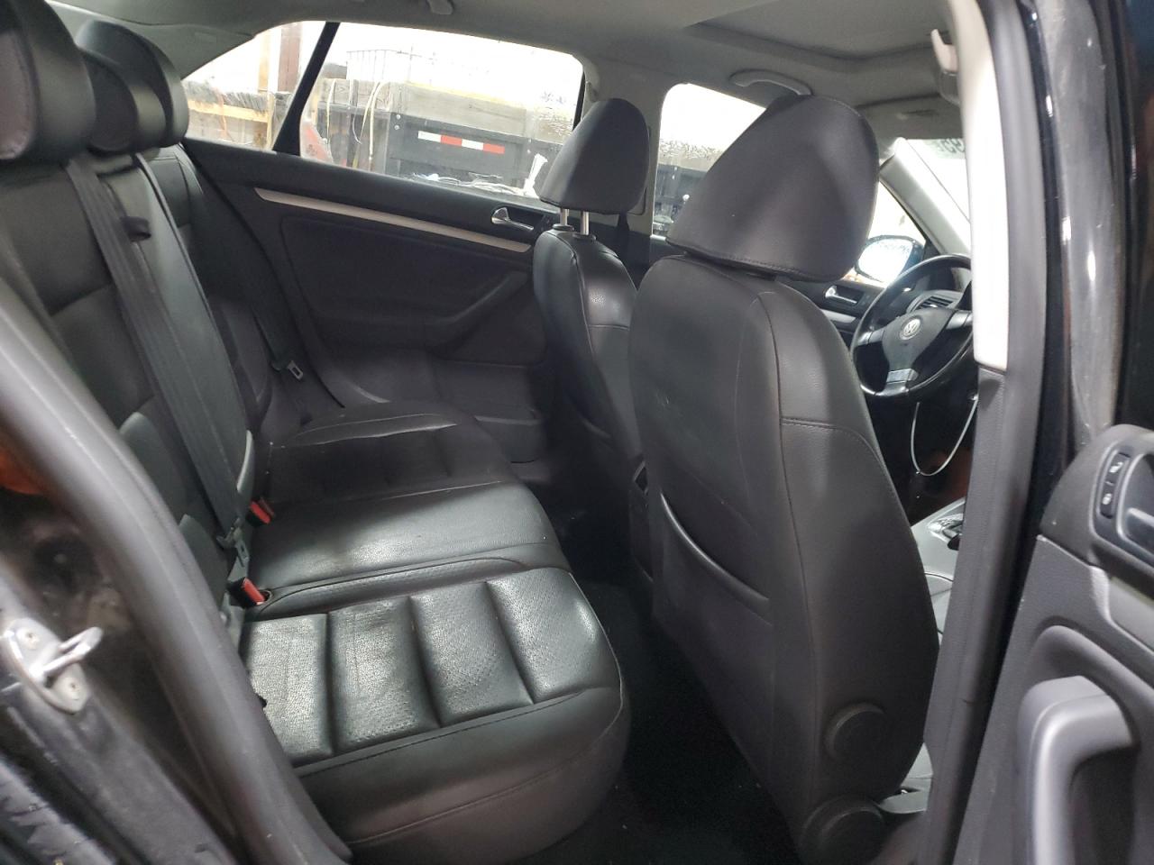 2009 Volkswagen Jetta - Image 10