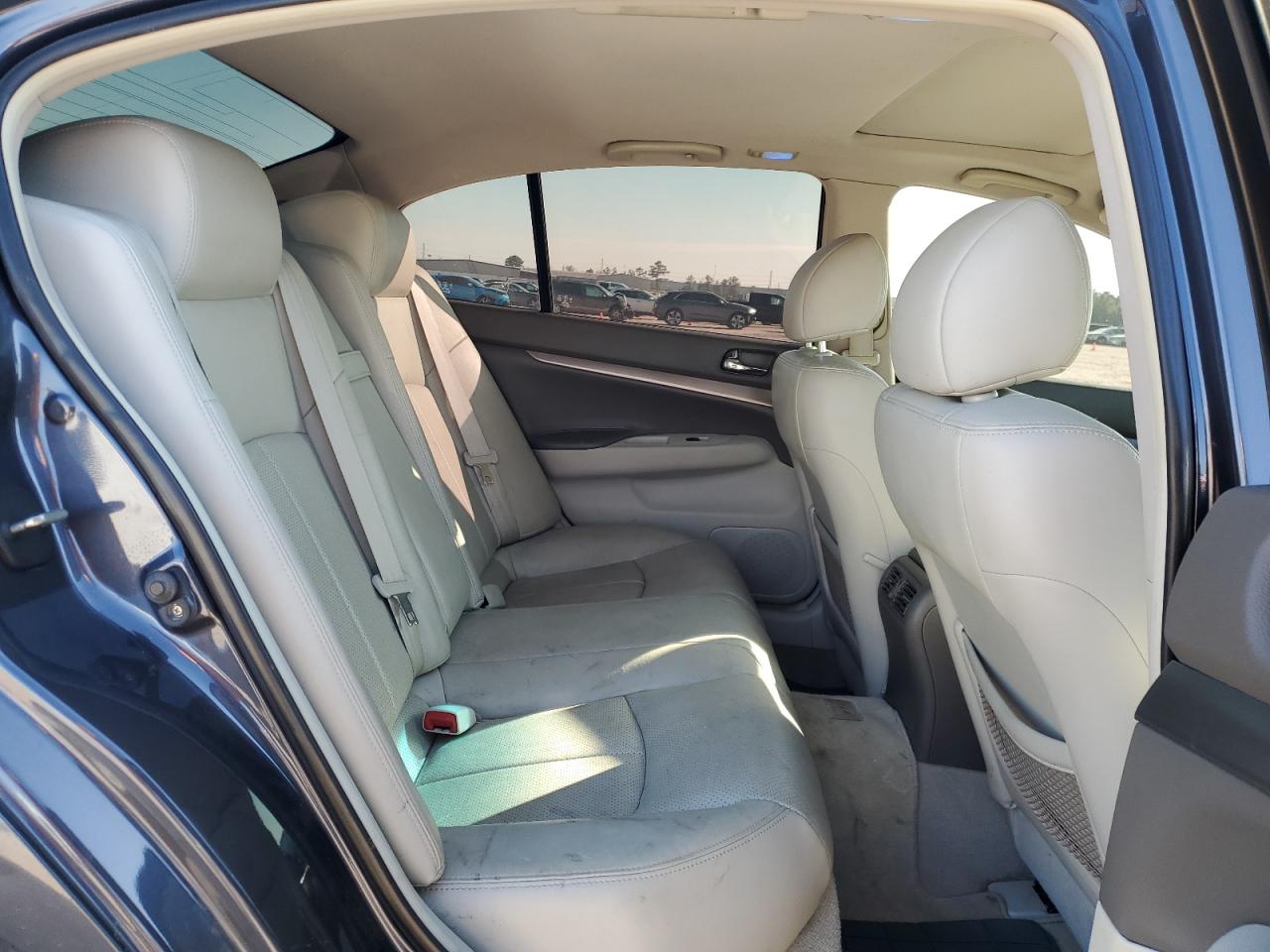 2012 Infiniti G - Image 10