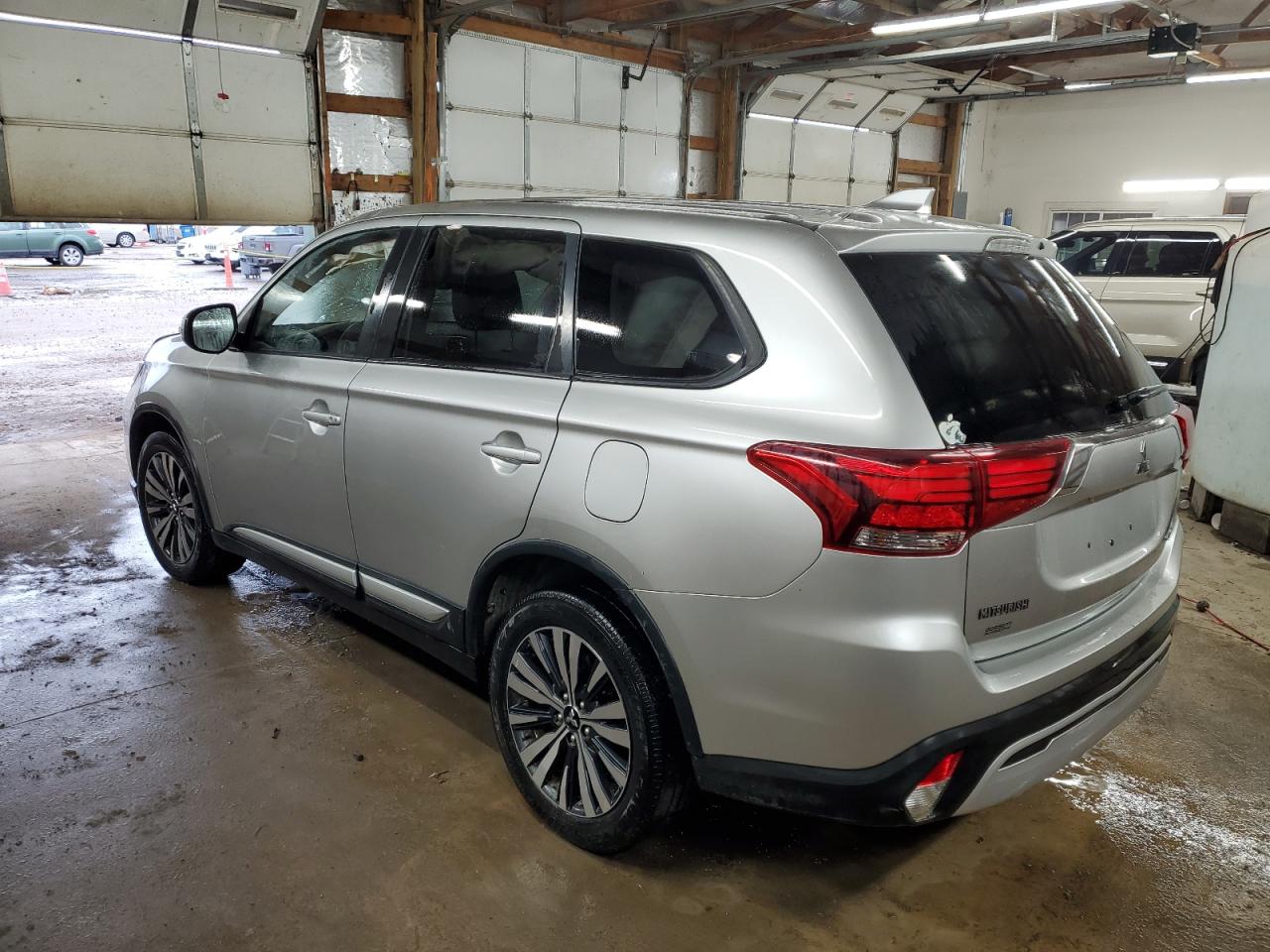 2019 Mitsubishi Outlander - Image 2
