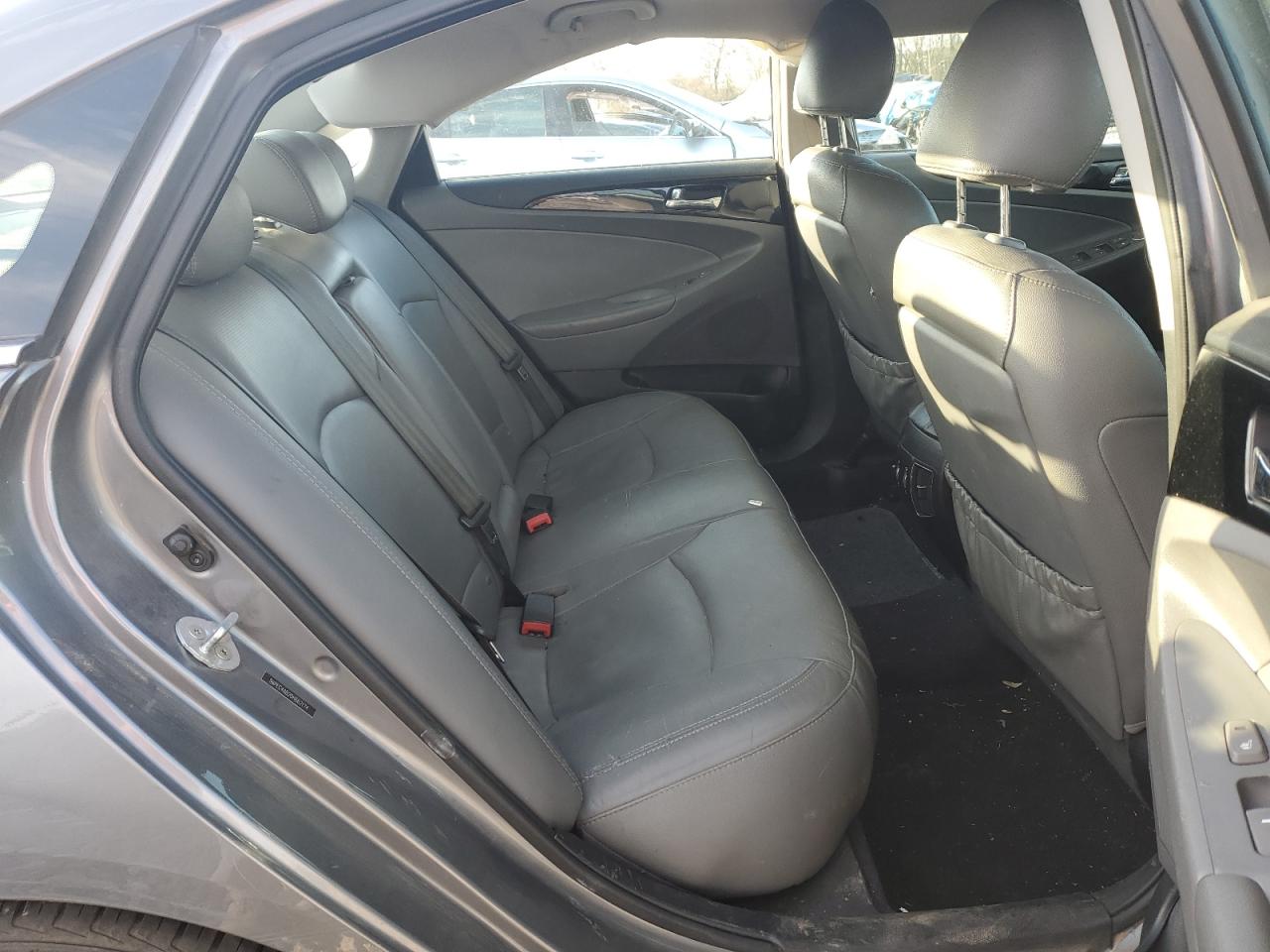 2013 Hyundai Sonata - Image 10