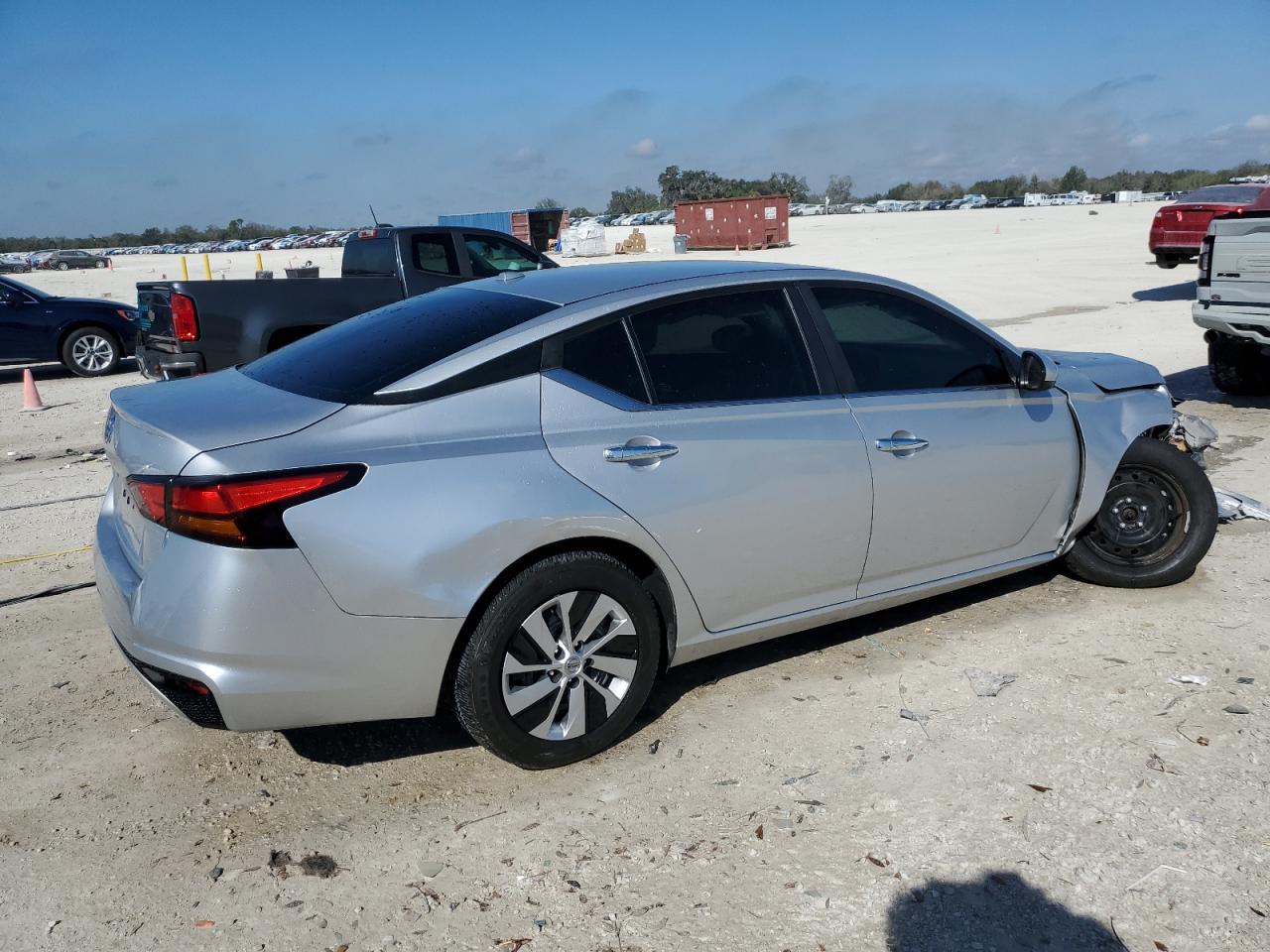 2020 Nissan Altima - Image 3