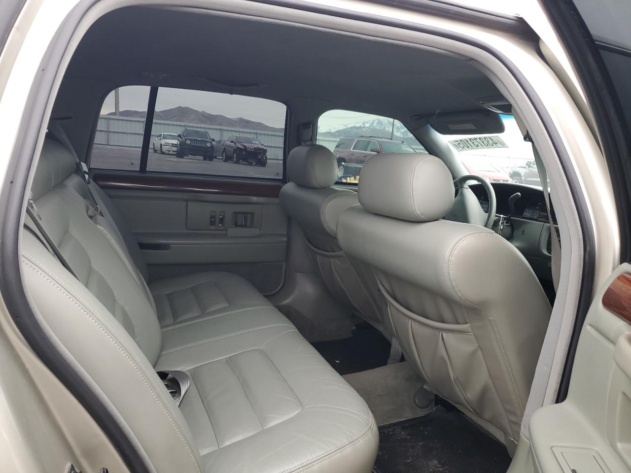 1996 Cadillac De Ville - Image 10