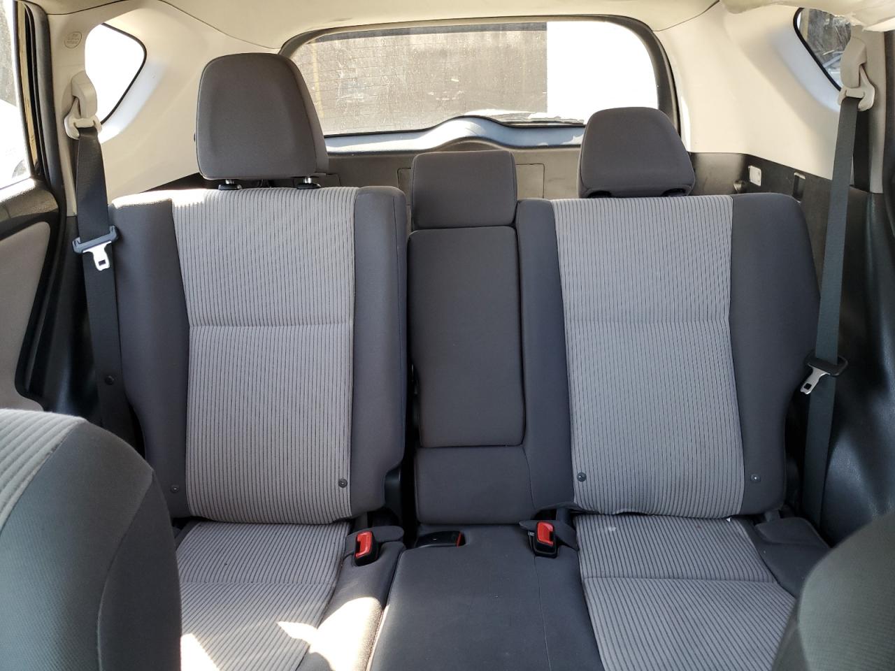 2015 Toyota RAV 4 - Image 10