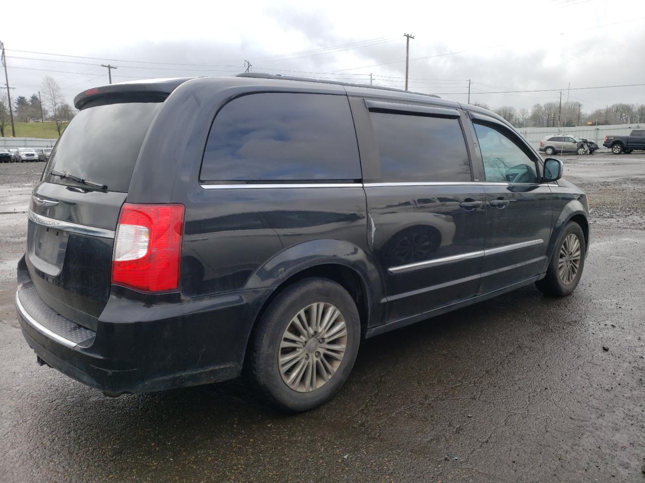 2013 Chrysler Town & Country - Image 3