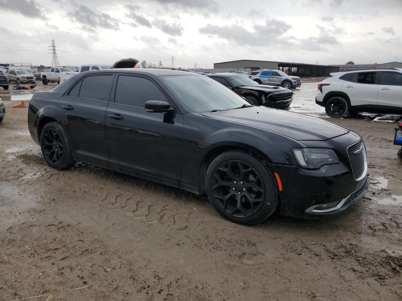 2018 Chrysler 300 - Image 4