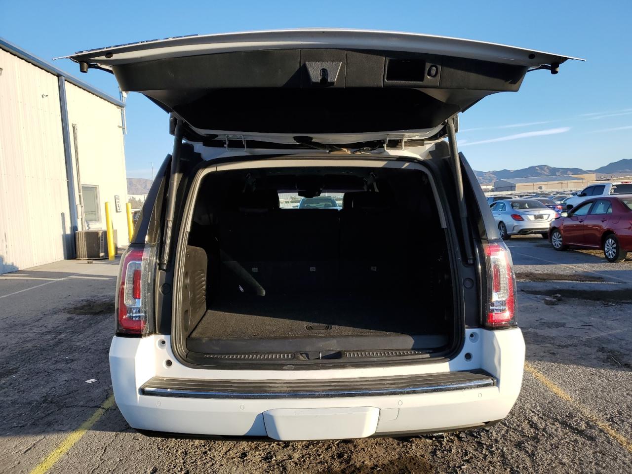 2019 GMC Yukon - Image 6