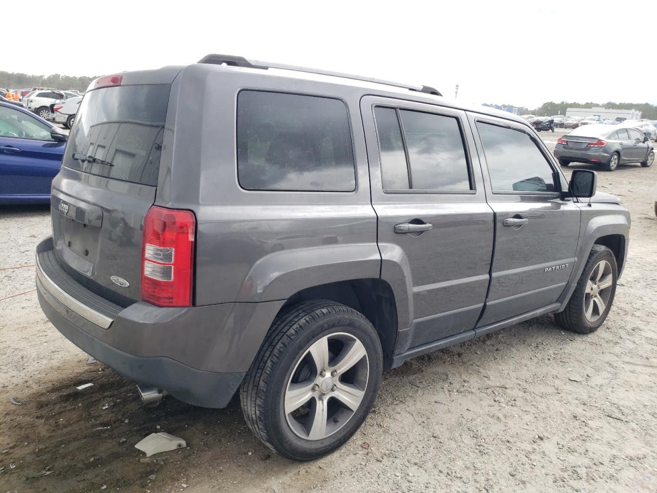 2016 Jeep Liberty (Patriot) - Image 3