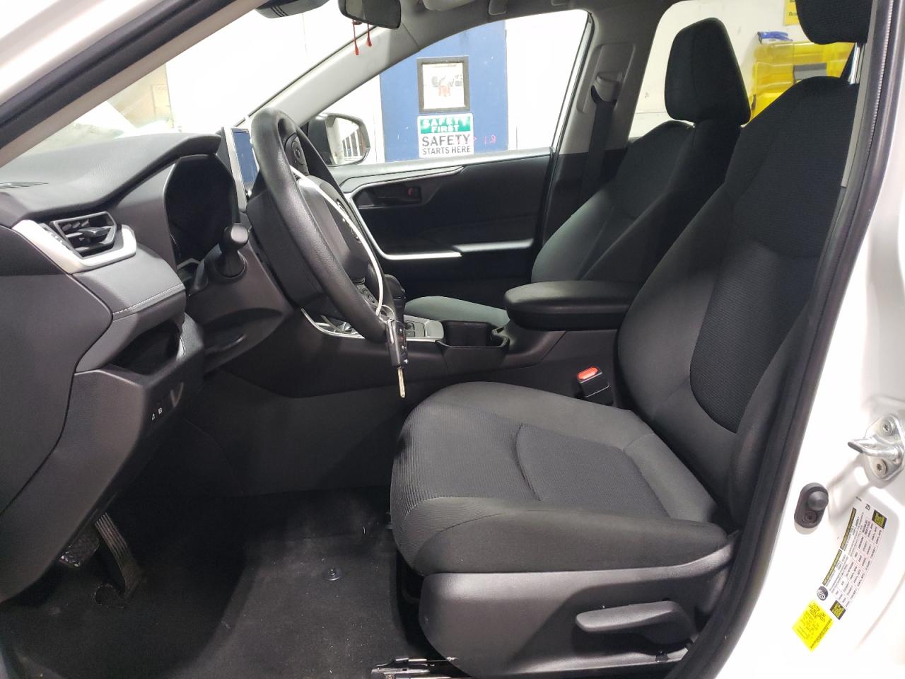 2024 Toyota RAV 4 - Image 7