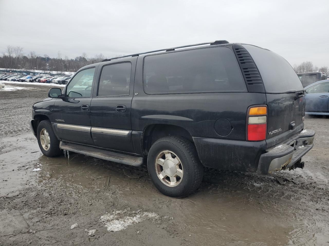 2005 GMC Yukon - Image 2
