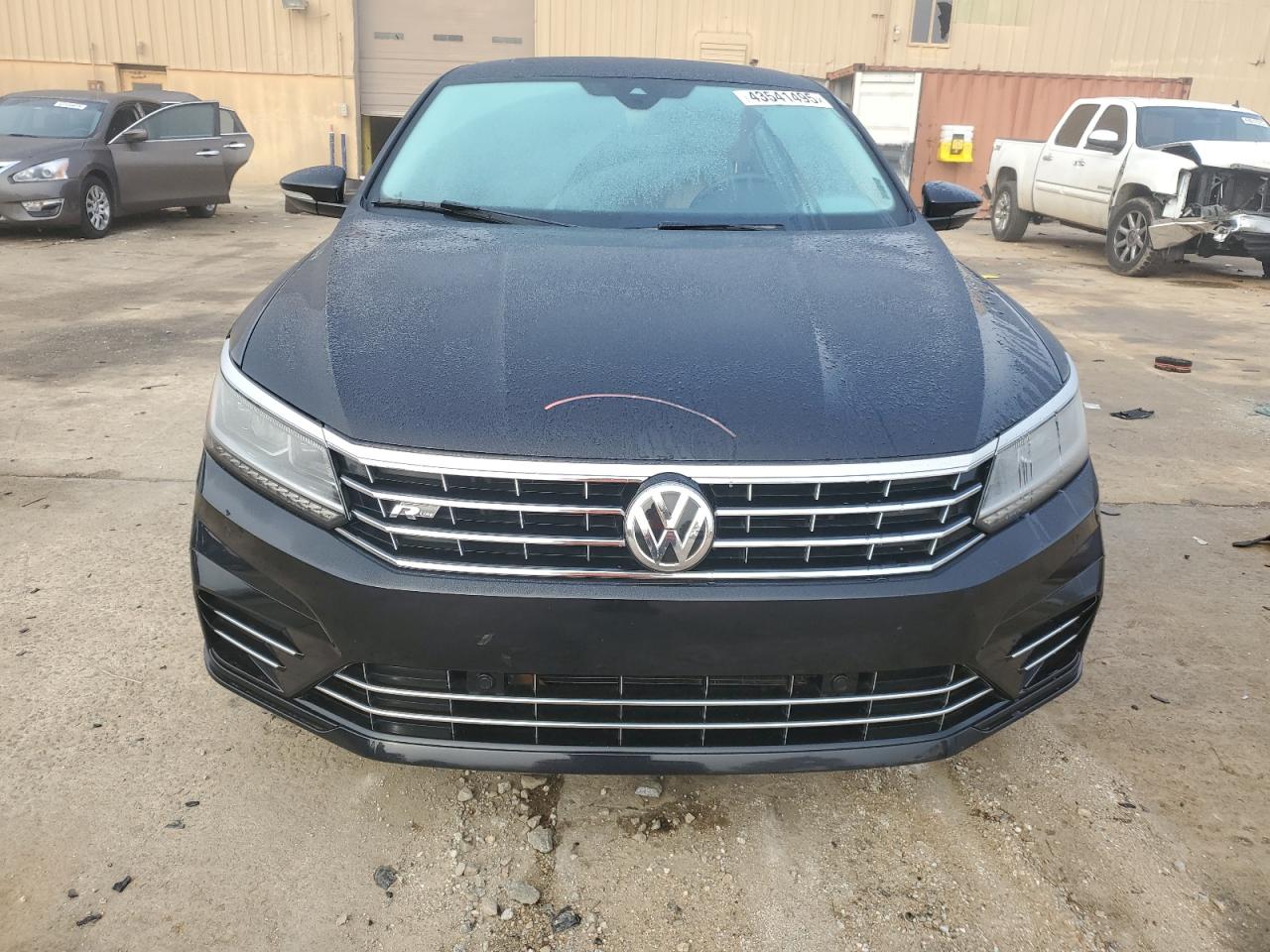 2019 Volkswagen Passat - Image 5