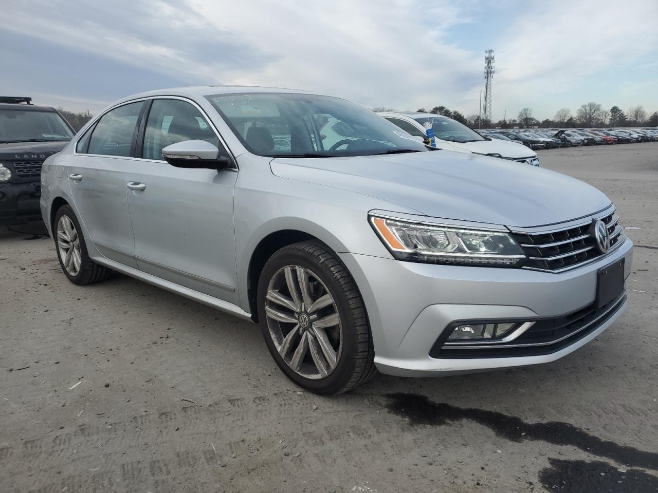2016 Volkswagen Passat - Image 4