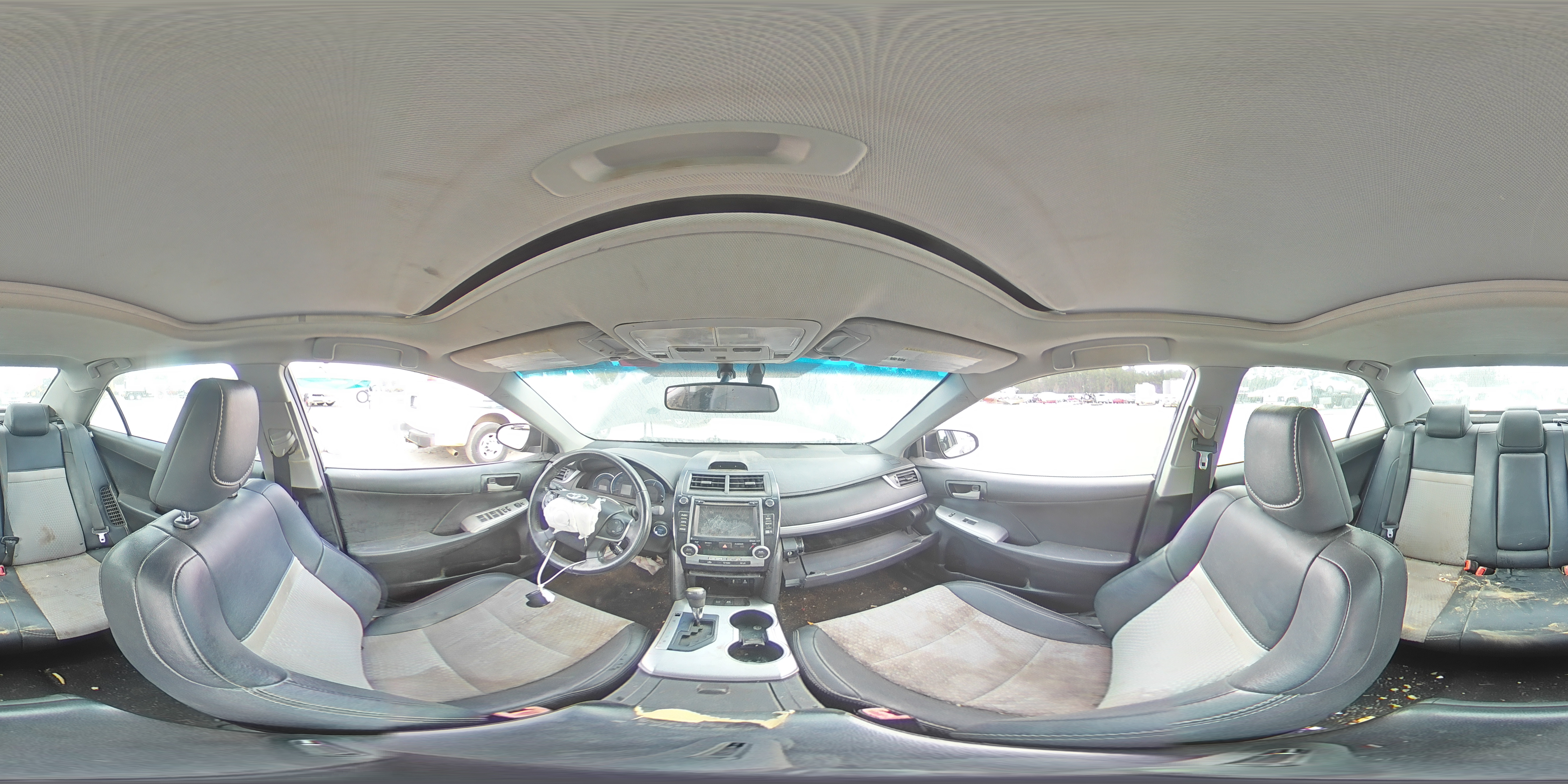 2014 Toyota Camry - Image 12