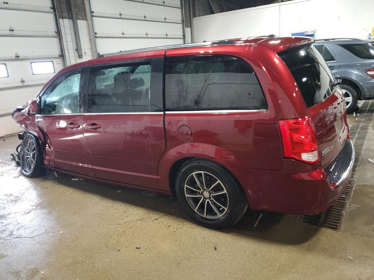 2017 Dodge Caravan - Image 2