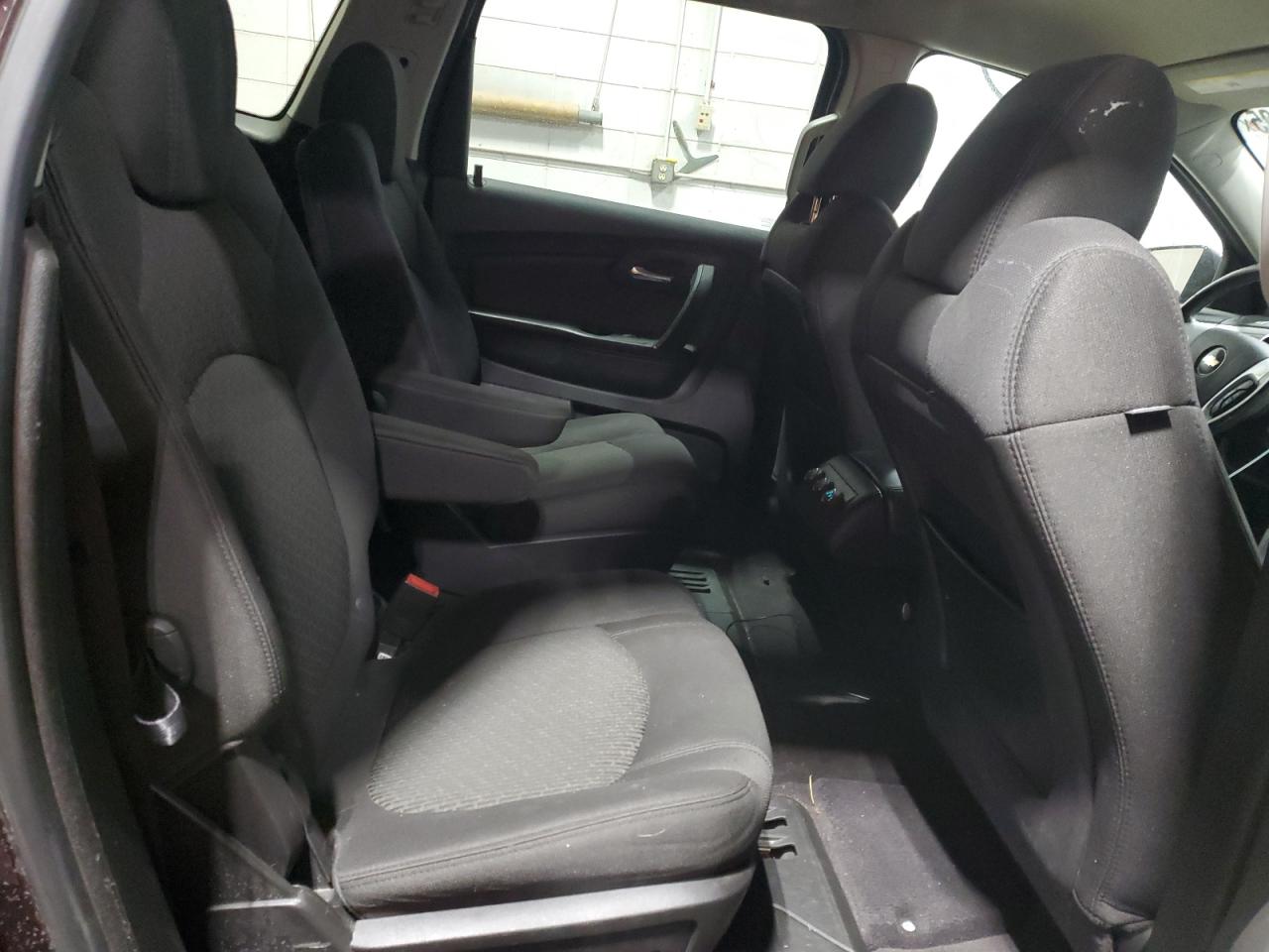 2010 Chevrolet Traverse - Image 11