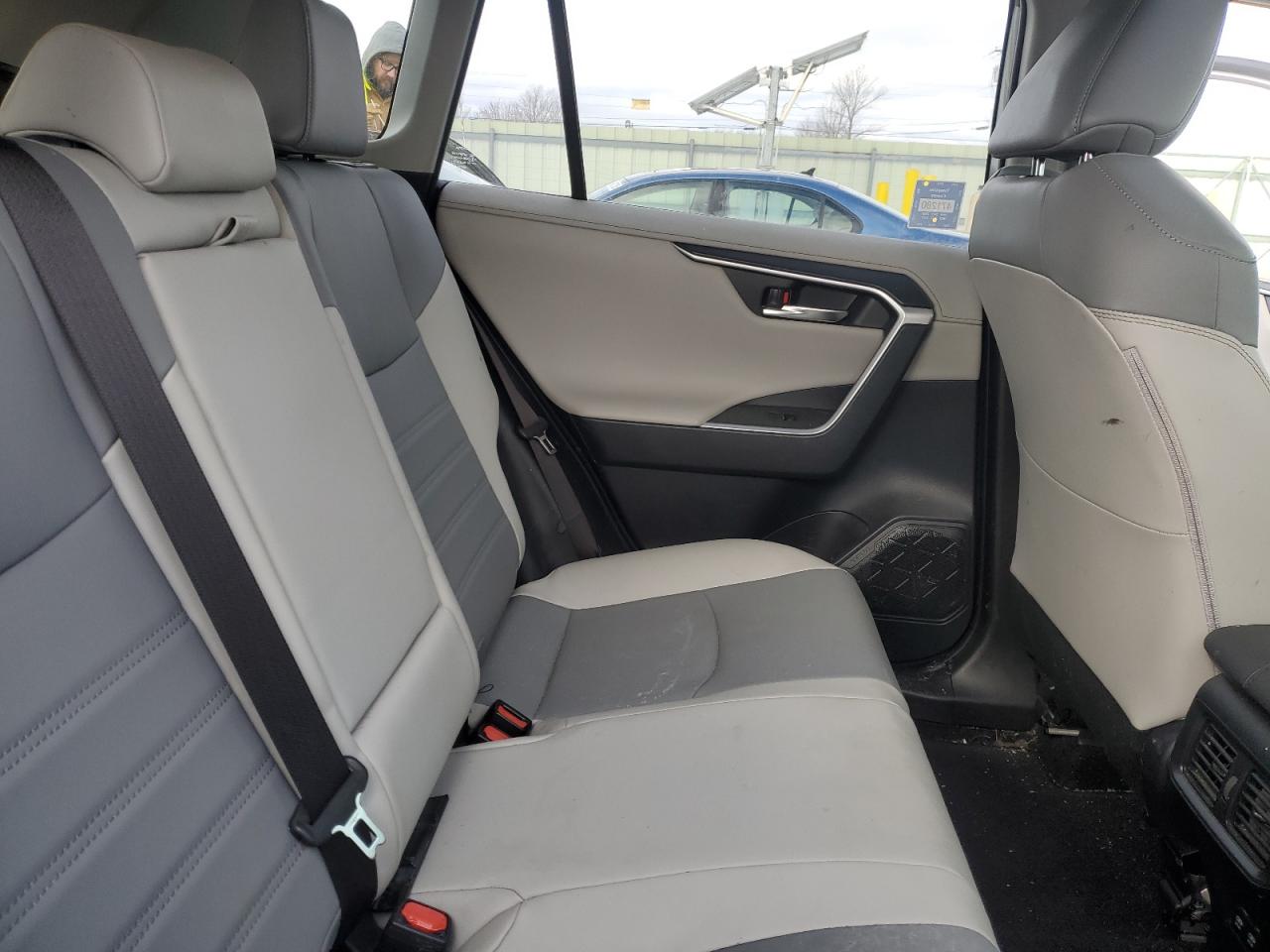 2019 Toyota RAV 4 - Image 11