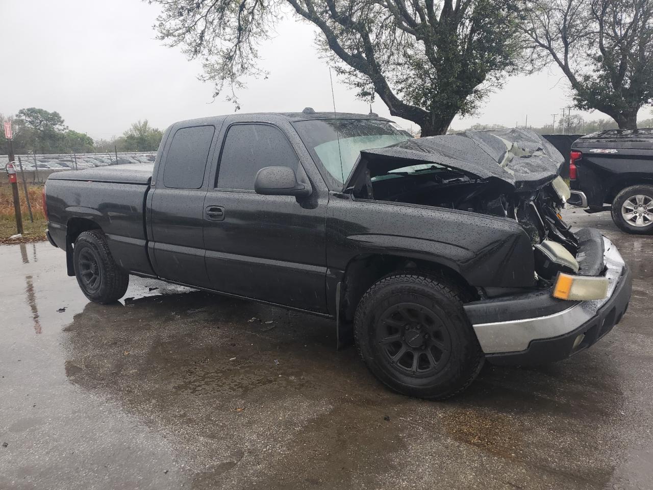 2004 Chevrolet Silverado - Image 4