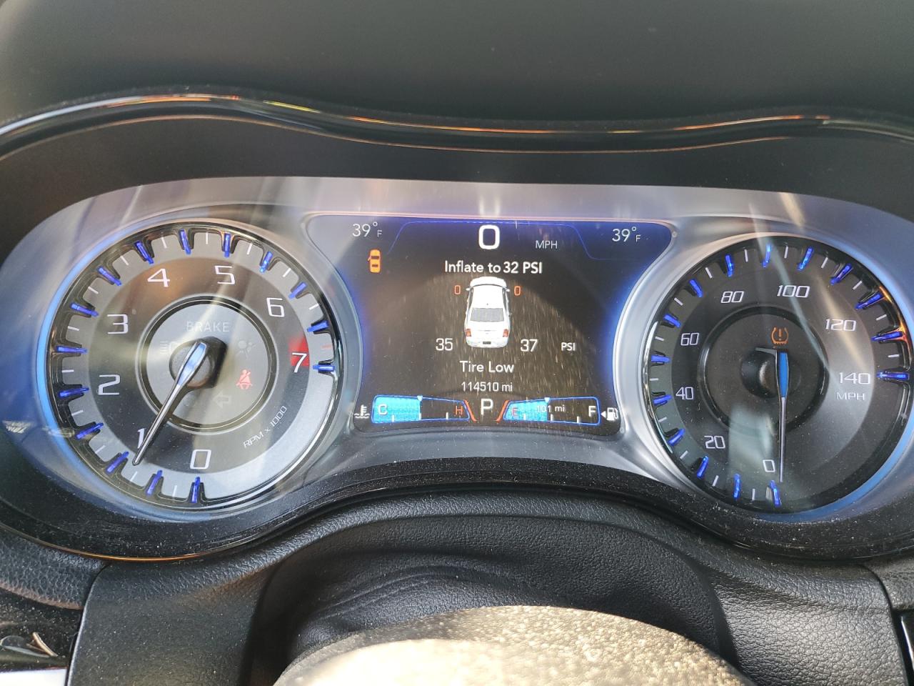 2018 Chrysler 300 - Image 9