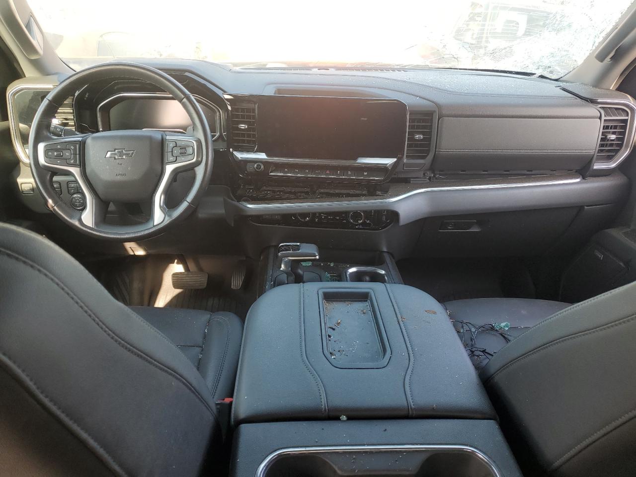 2022 Chevrolet Silverado - Image 8