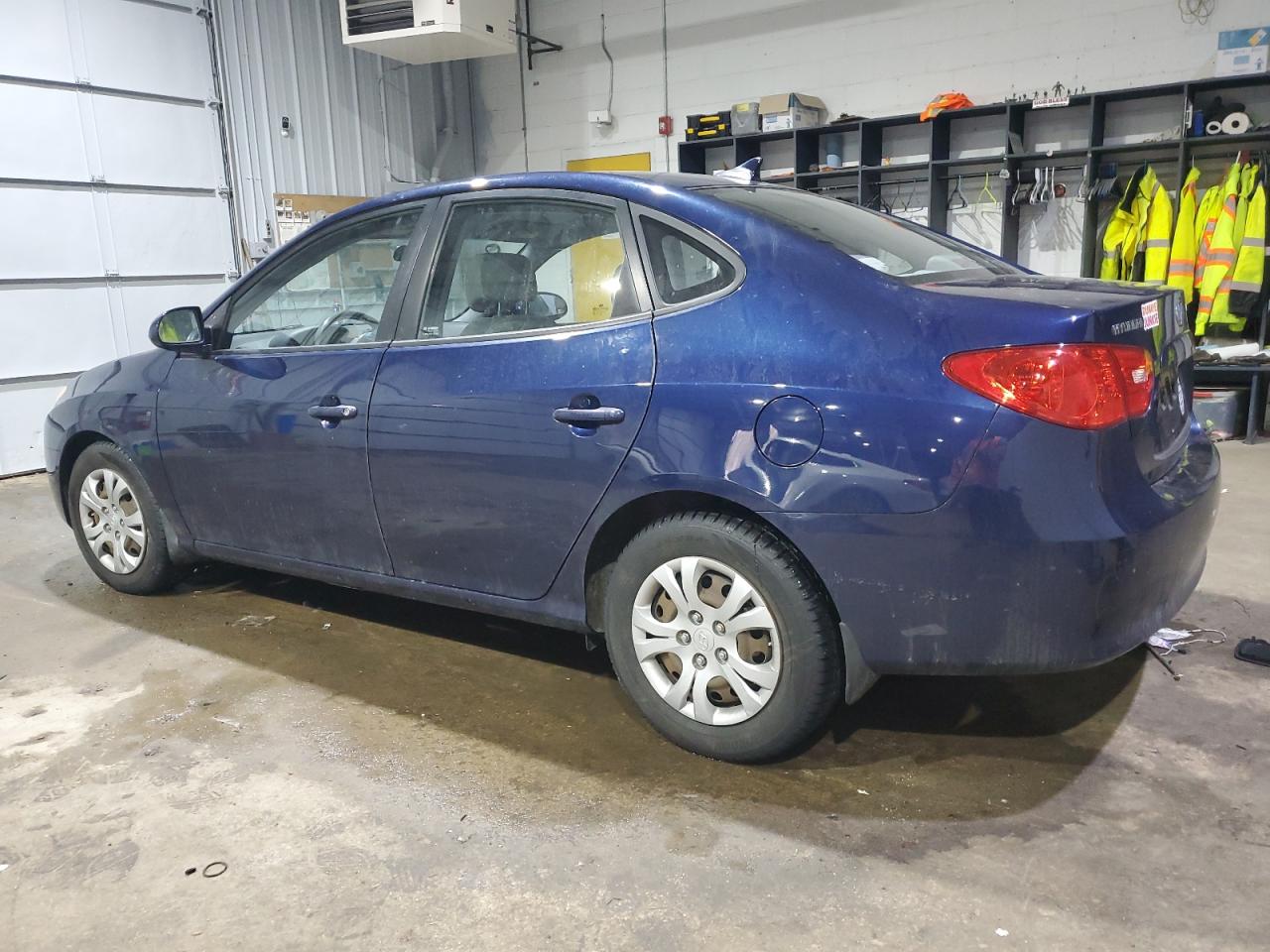 2009 Hyundai Elantra - Image 2