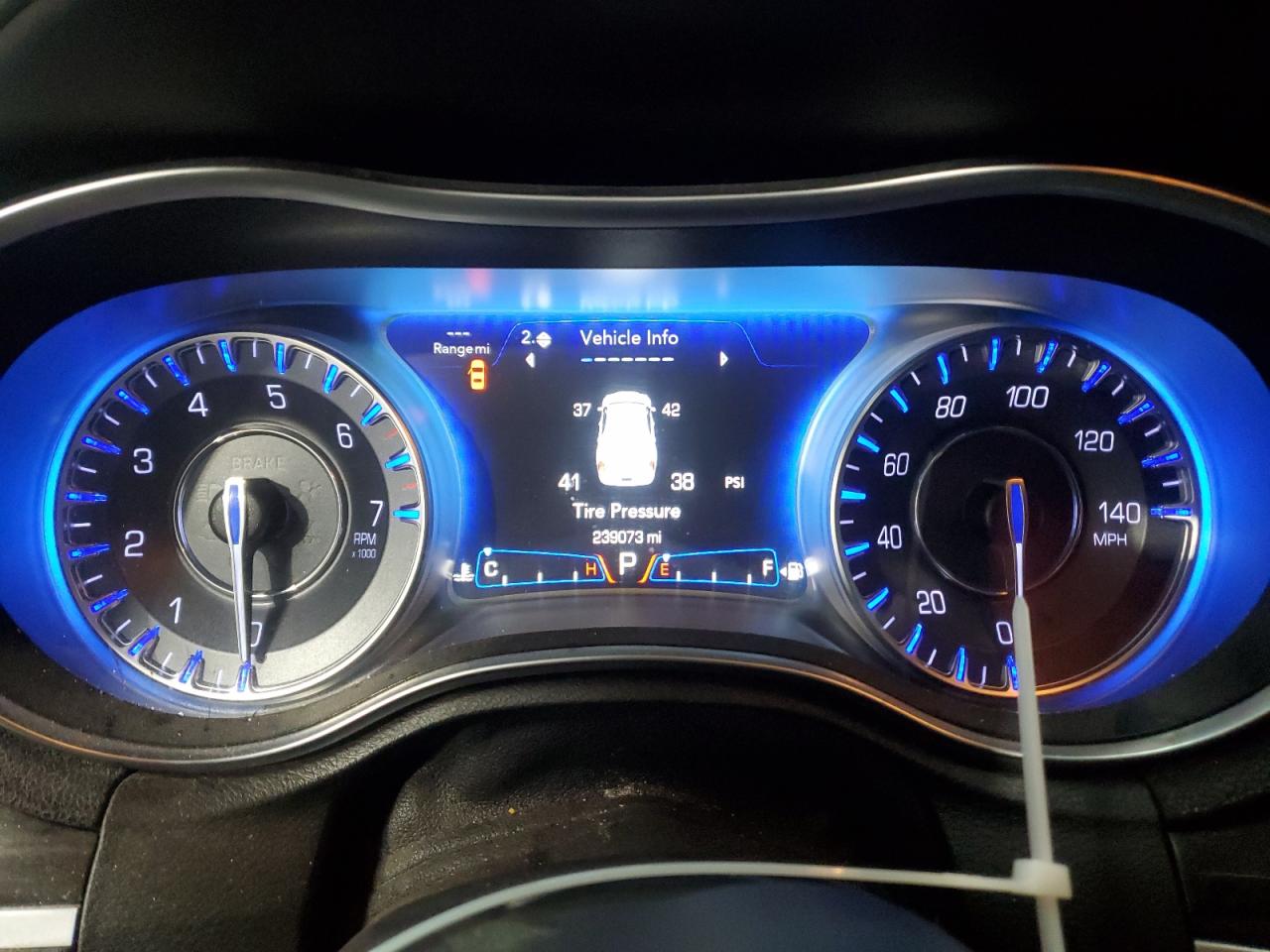2016 Chrysler 300 - Image 9