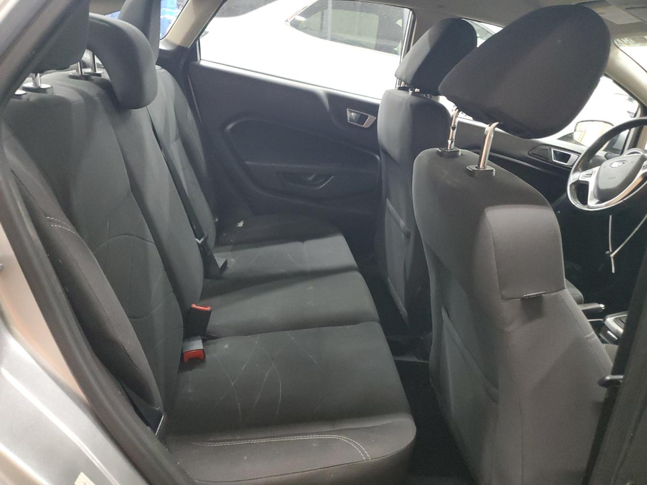 2015 Ford Fiesta - Image 11