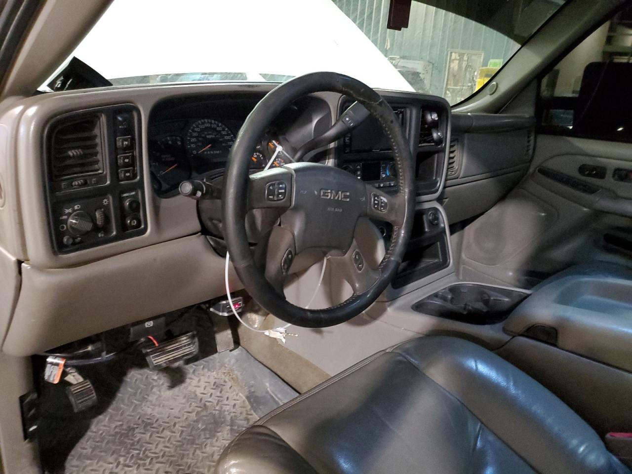 2006 GMC Sierra - Image 8