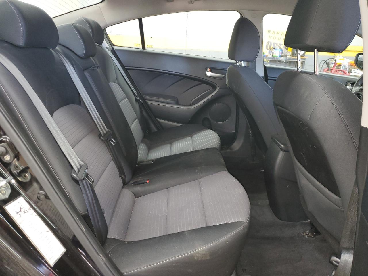 2017 Kia Forte - Image 10