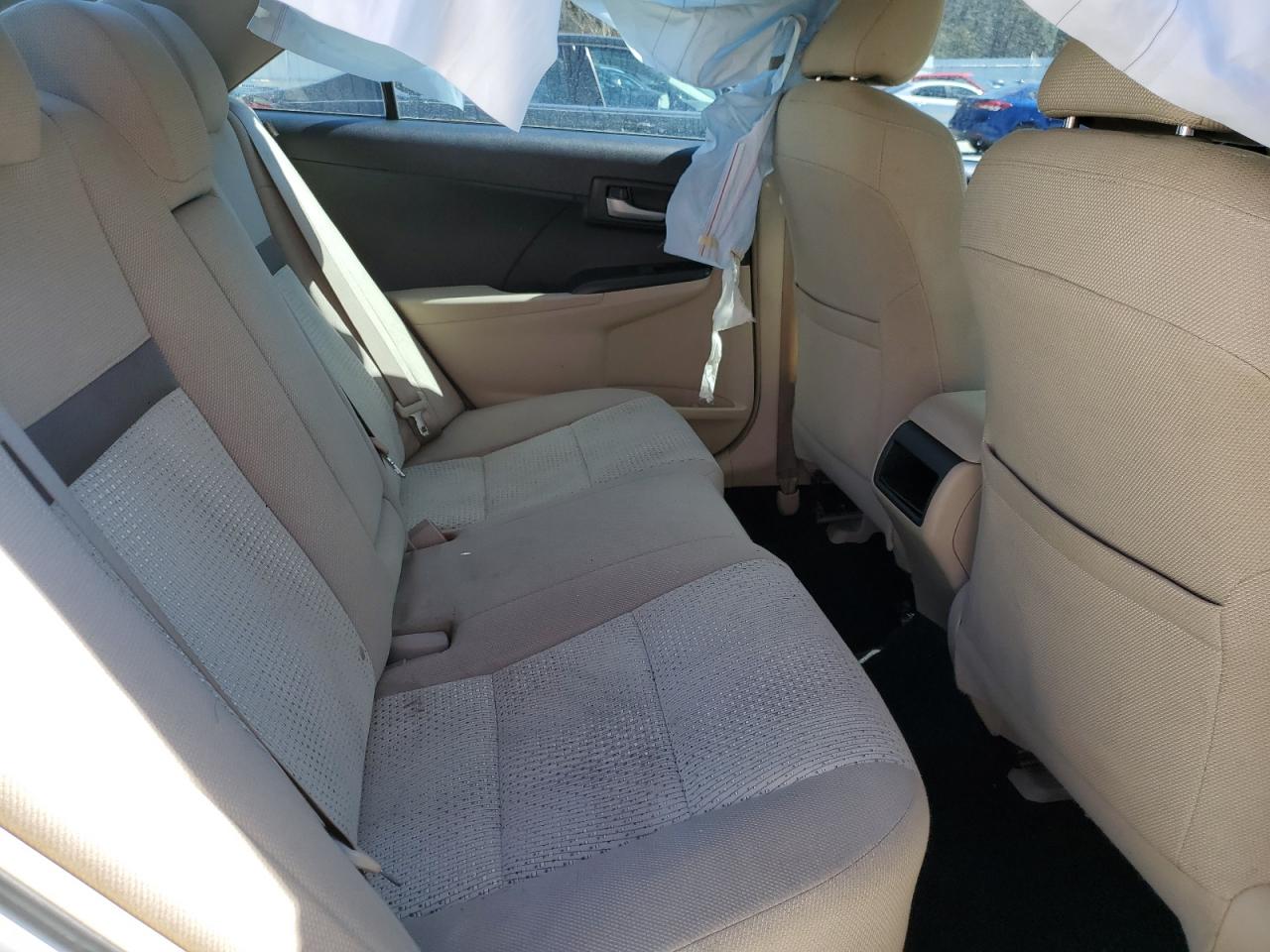 2014 Toyota Camry - Image 10