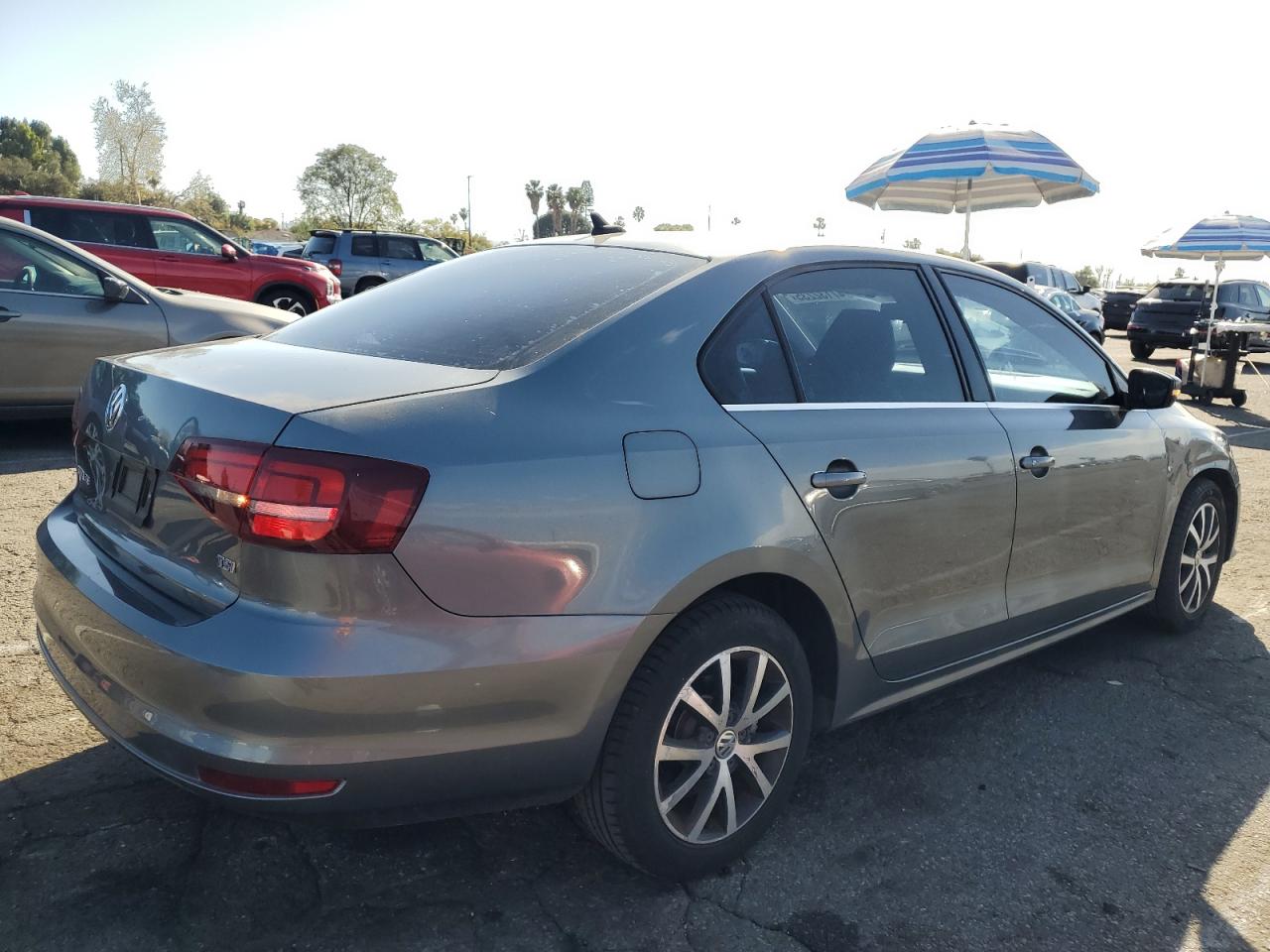2017 Volkswagen Jetta - Image 3