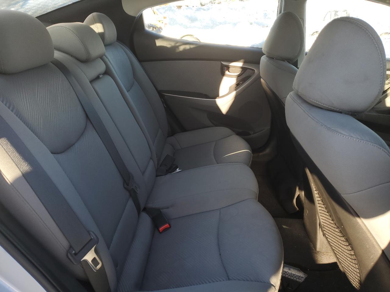 2011 Hyundai Elantra - Image 10