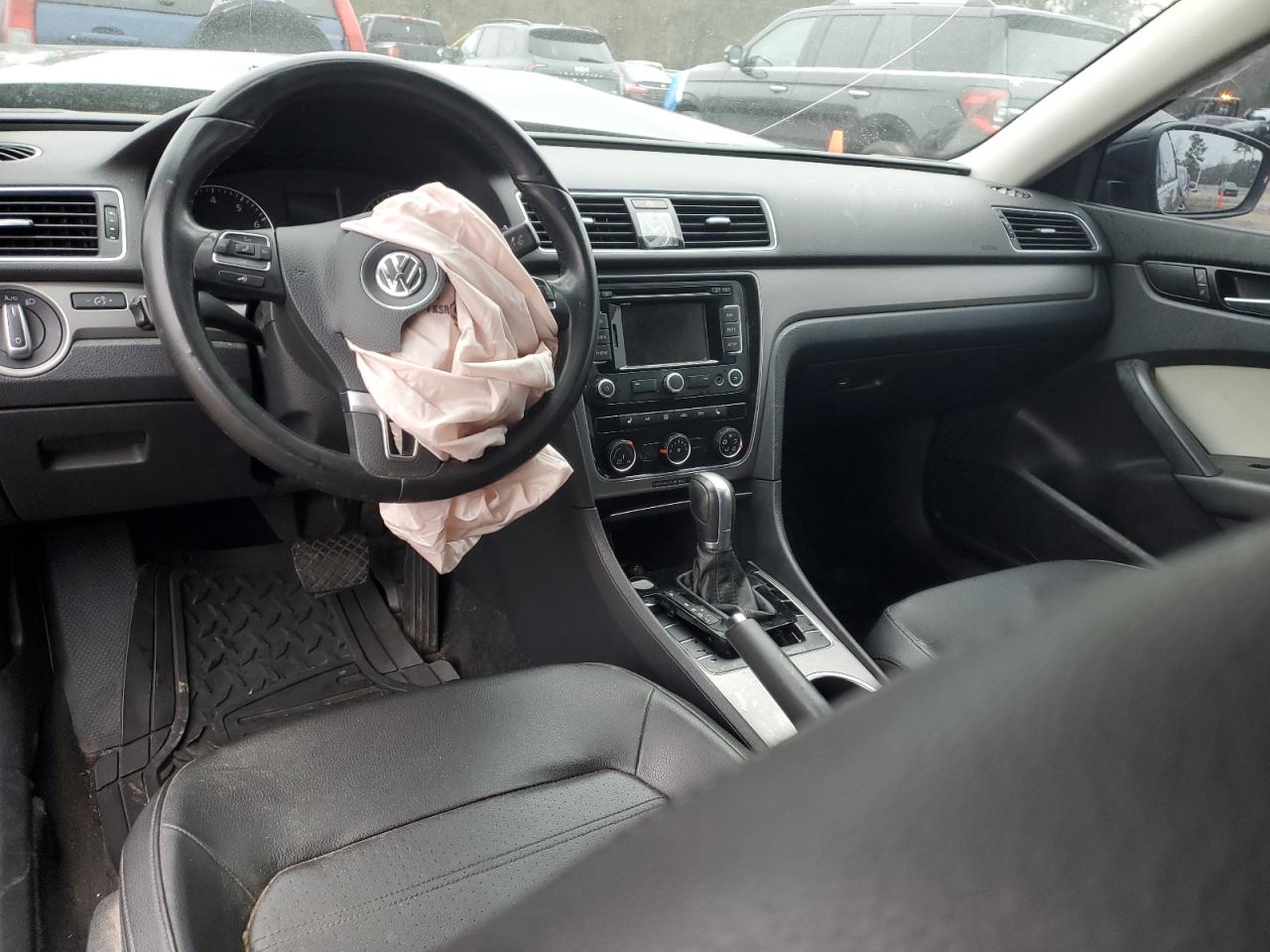 2015 Volkswagen Passat - Image 8