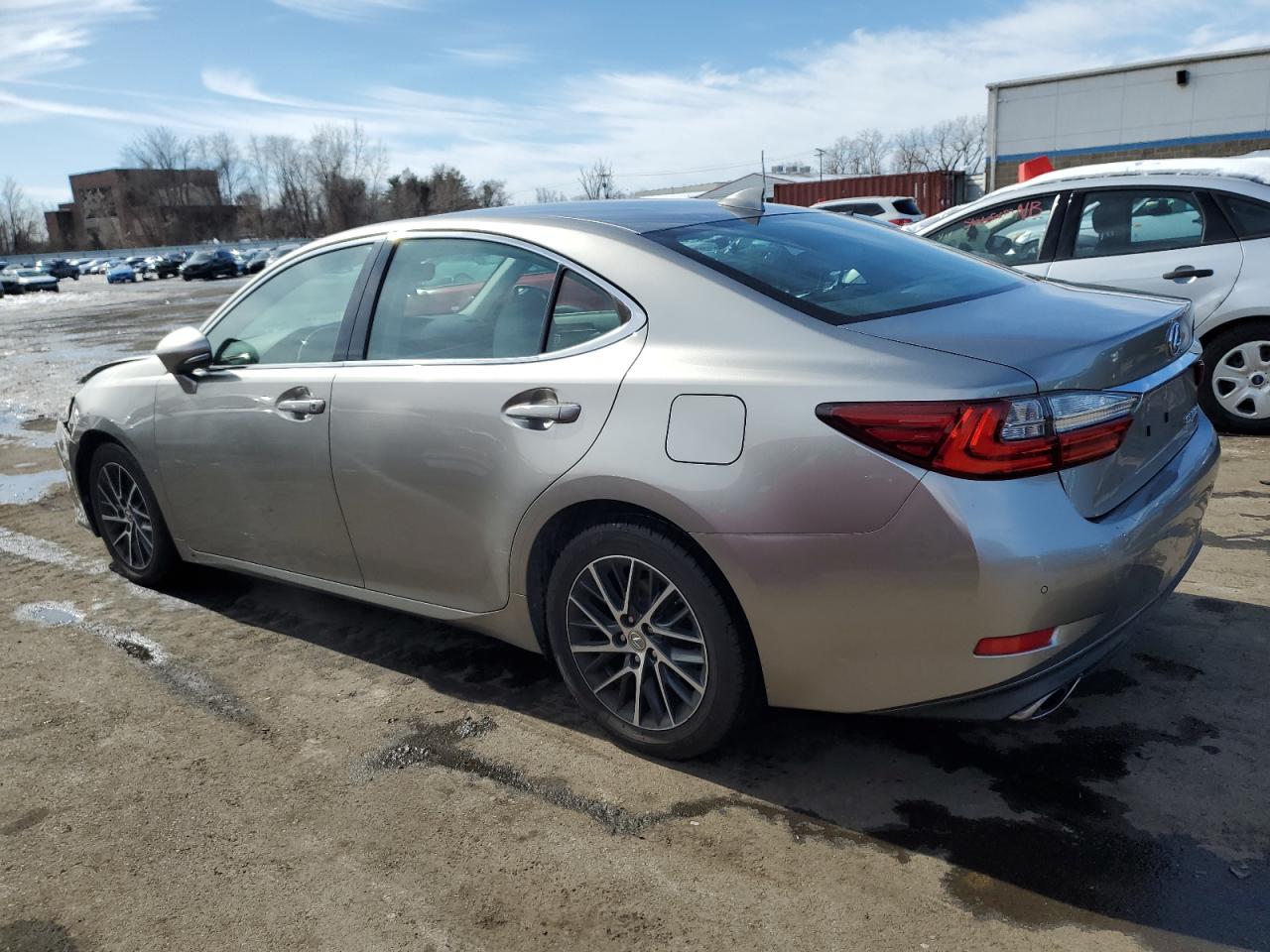 2017 Lexus ES - Image 2