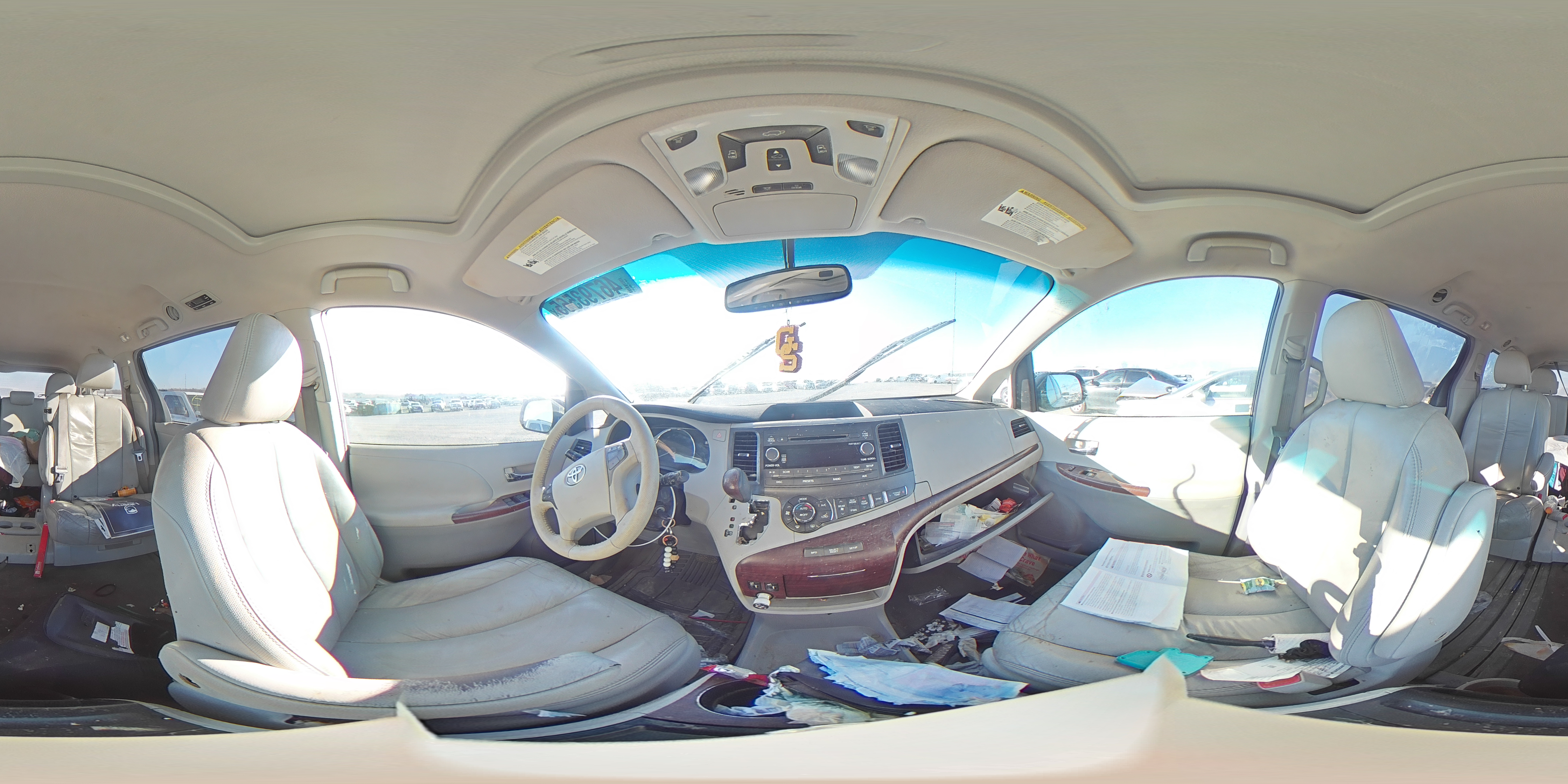 2011 Toyota Sienna - Image 14