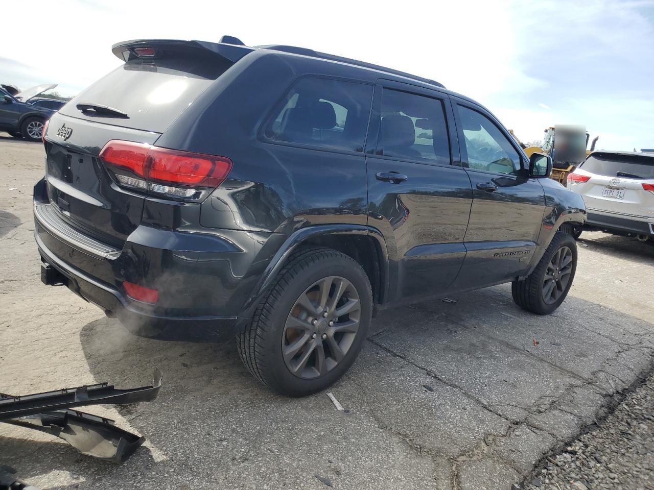 2016 Jeep Grand Cherokee - Image 3