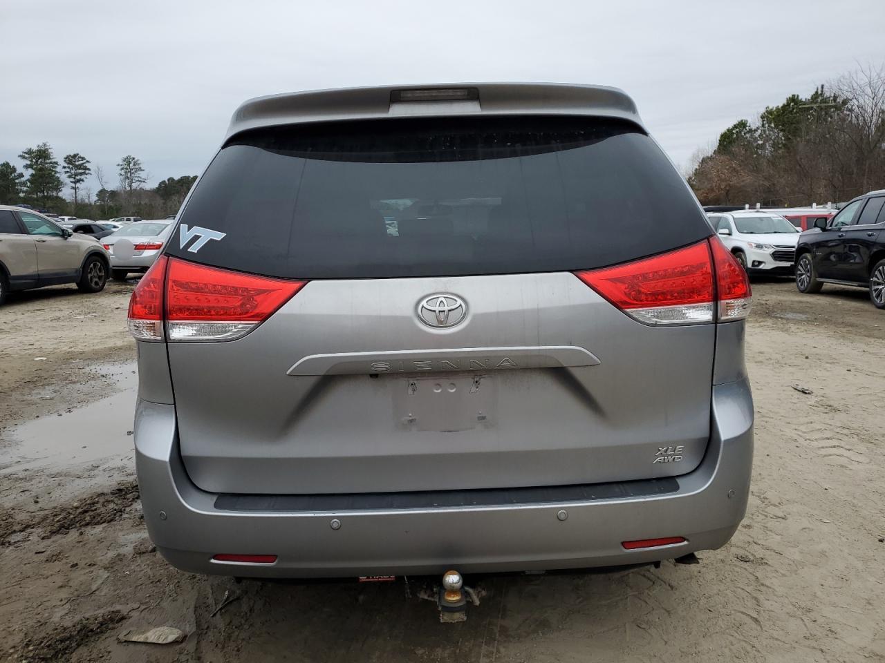2012 Toyota Sienna - Image 6