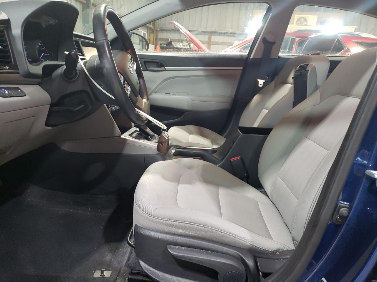 2017 Hyundai Elantra - Image 7