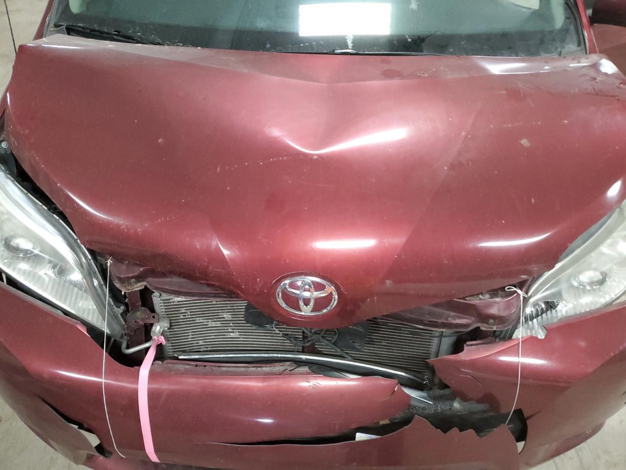 2013 Toyota Sienna - Image 14