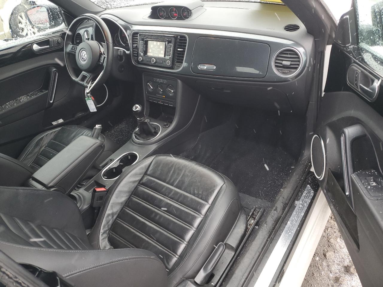 2013 Volkswagen Beetle - Image 8